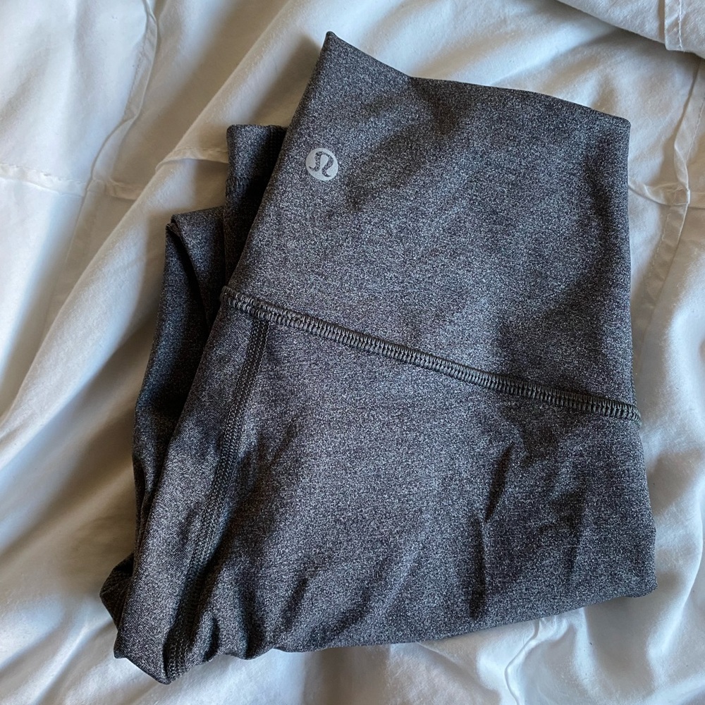 Lululemon grey wunderunder 21” size 2